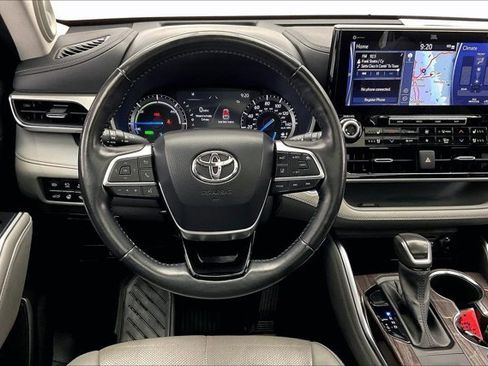 Used 2021 Toyota Highlander Platinum image 4