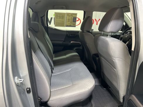 Used 2022 Toyota Tacoma SR5 w/ Technology Package image 15