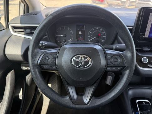 Used 2025 Toyota Corolla LE FWD image 13