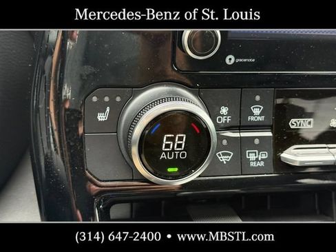 Used 2022 Toyota Highlander XLE FWD image 25