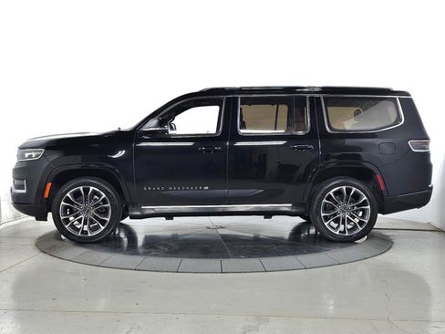 Used 2022 Jeep Grand Wagoneer Series III w/ Rear Seat Video Group 1 AWD/4WD image 5