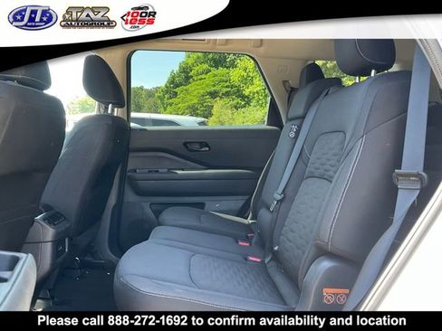 Used 2025 Nissan Pathfinder SV AWD/4WD image 7