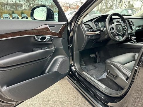 Used 2019 Volvo XC90 T6 Momentum w/ Advanced Package image 16