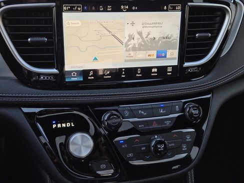 New 2026 Chrysler Pacifica Limited image 19