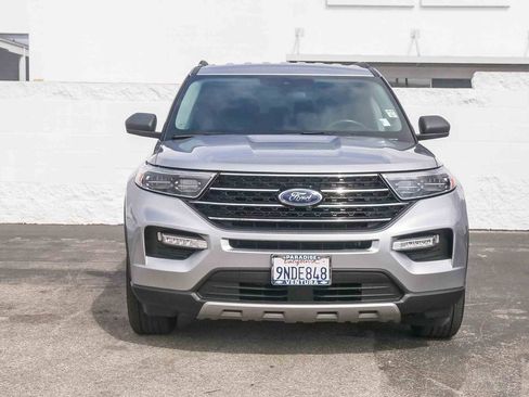 Used 2021 Ford Explorer XLT w/ Equipment Group 202A RWD image 2