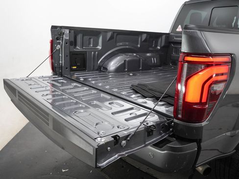 Used 2025 Ford F150 Lariat AWD/4WD image 9