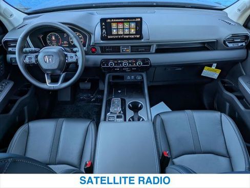 New 2025 Honda Pilot Touring image 21