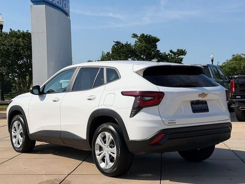Used 2025 Chevrolet Trax LS FWD image 4