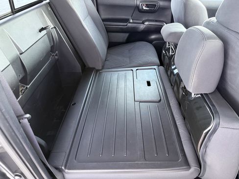 Used 2017 Toyota Tacoma TRD Sport w/ Tow Package image 34