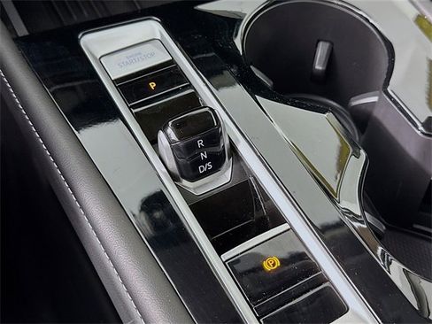 Used 2025 Volkswagen Atlas SE image 18