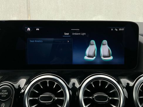 Used 2025 Mercedes-Benz GLA 250 image 32