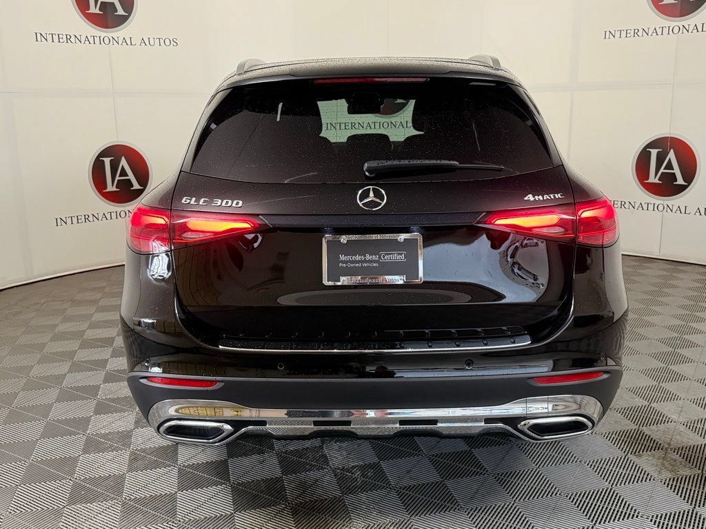 Used 2025 Mercedes-Benz GLC 300 4MATIC w/ Driver Assistance Package image 7