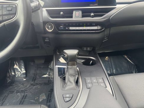 Used 2024 Lexus UX 250h AWD w/ Premium Package image 11
