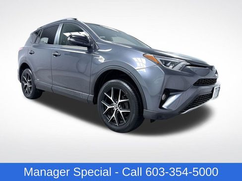 Used 2018 Toyota RAV4 SE image 1