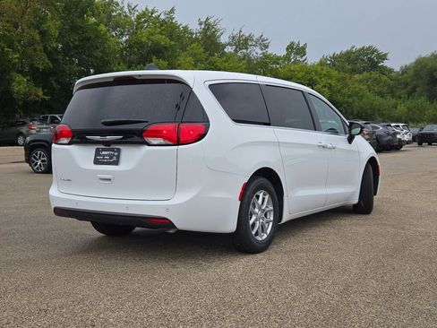 New 2026 Chrysler Voyager LX image 10