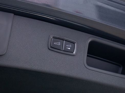 Certified 2025 Porsche Macan image 32