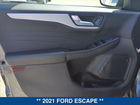 Used 2021 Ford Escape SE FWD image 10