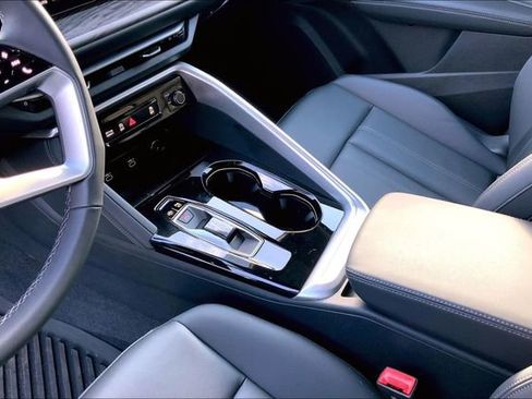 Used 2025 Audi Q5 Premium w/ Convenience Package image 16