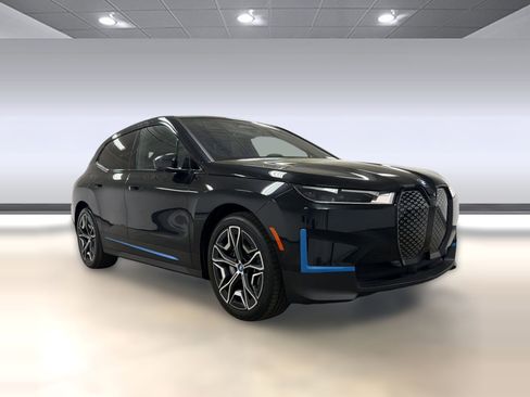 Used 2022 BMW iX xDrive50 w/ Dynamic Handling Package image 7