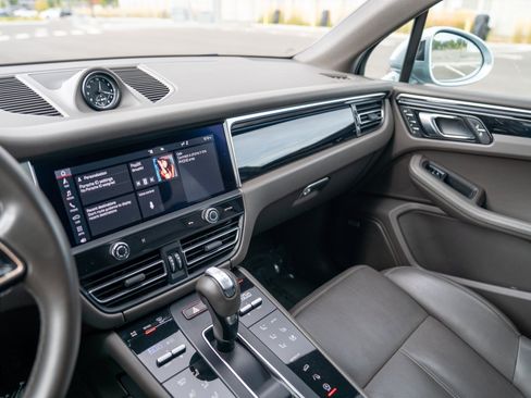 Certified 2024 Porsche Macan AWD/4WD image 15