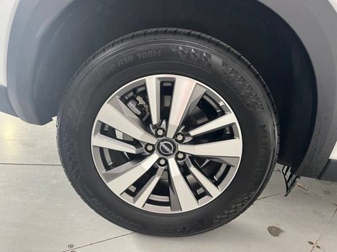 Used 2026 Nissan Pathfinder SL AWD/4WD image 16