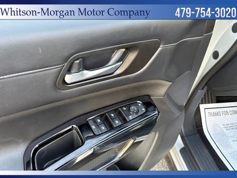 Used 2022 Nissan Pathfinder SV image 12