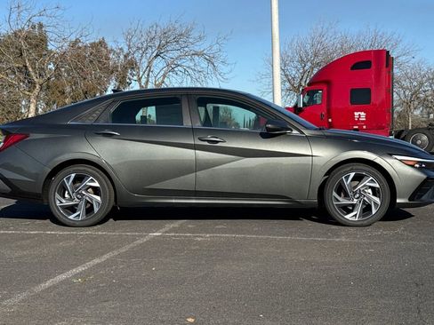 New 2026 Hyundai Elantra Limited image 3