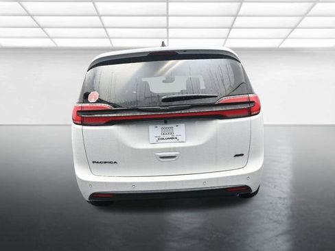 New 2026 Chrysler Pacifica Select image 7