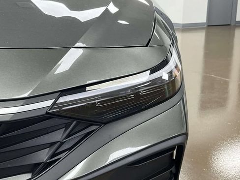 Certified 2025 Hyundai Elantra SEL FWD image 9