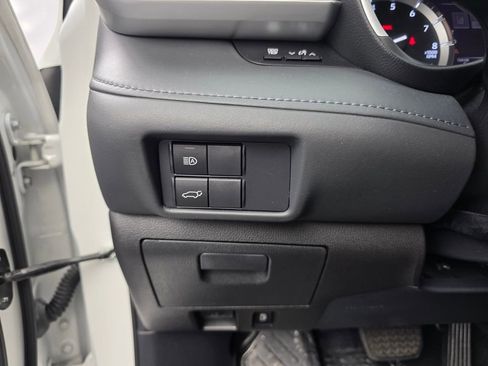 Used 2021 Toyota Highlander XLE FWD image 25
