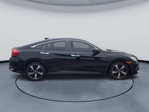 Used 2016 Honda Civic Touring image 4
