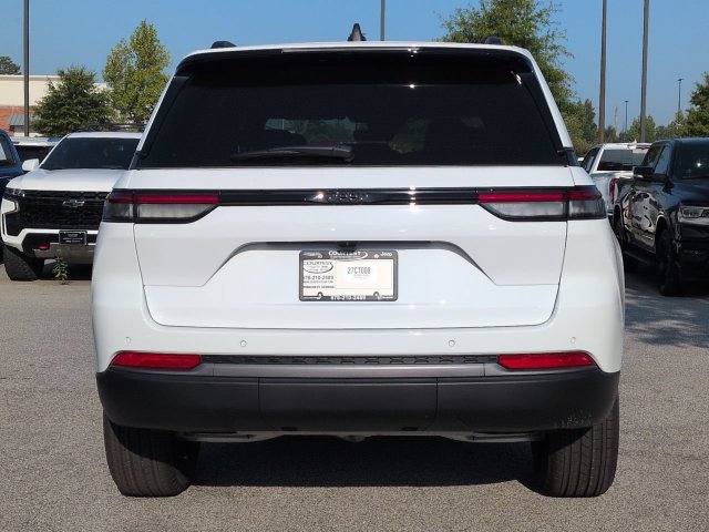 New 2027 Jeep Grand Cherokee Altitude RWD image 5