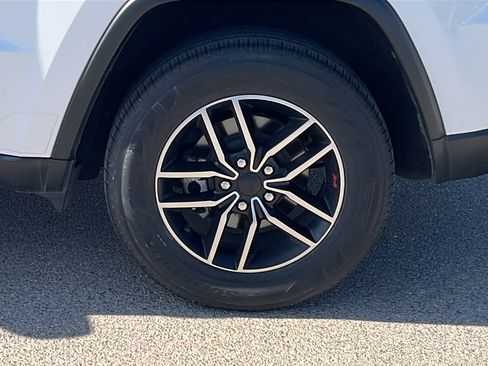 Used 2019 Jeep Grand Cherokee Trailhawk image 5
