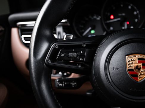 Certified 2024 Porsche Macan AWD/4WD image 17