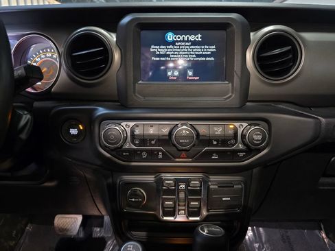 Used 2022 Jeep Gladiator Sport AWD/4WD image 10