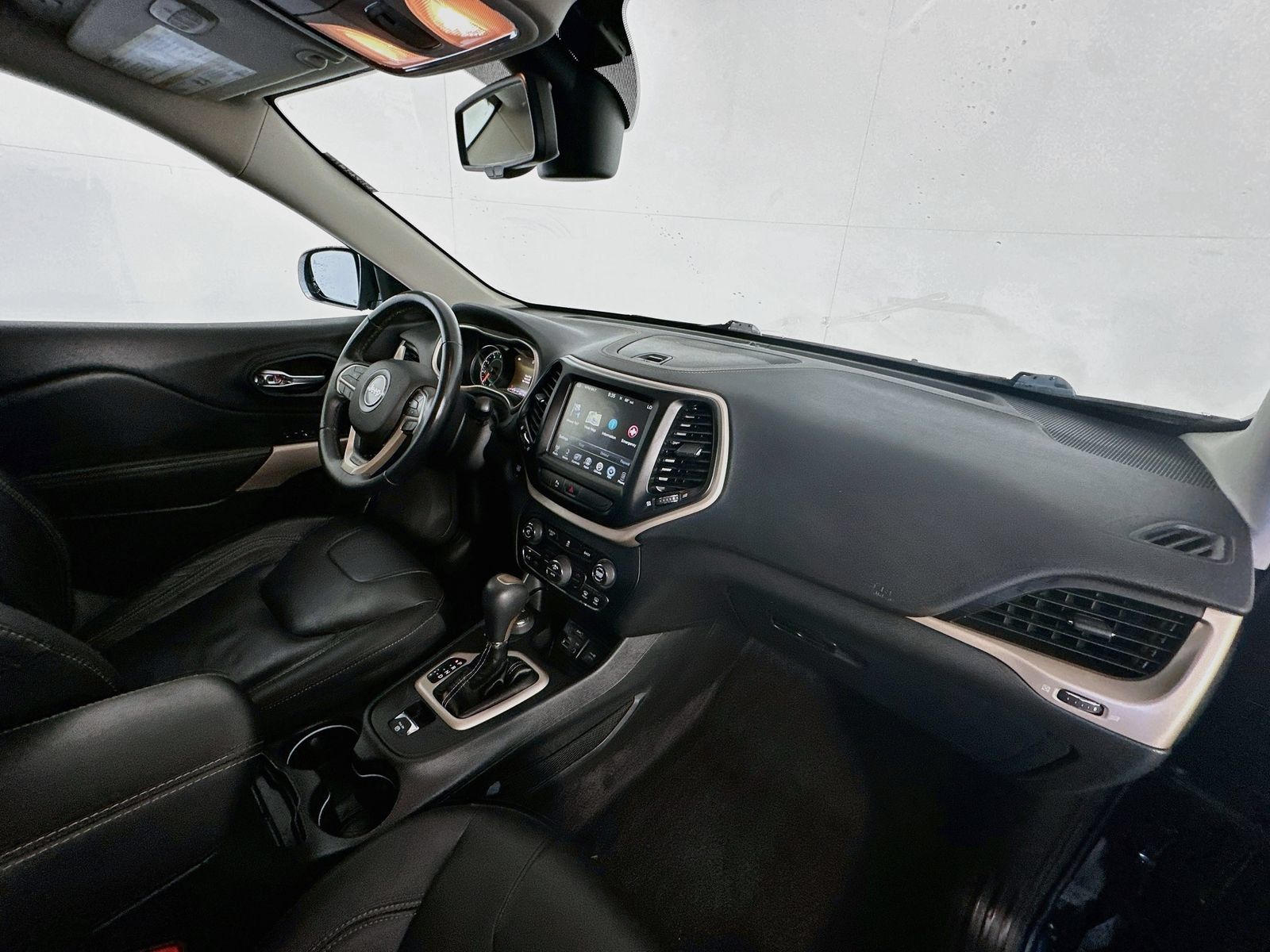 Used 2018 Jeep Cherokee Limited AWD/4WD image 28