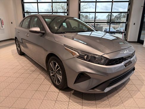 Used 2024 Kia Forte LXS w/ LXS Technology Package image 7