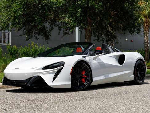Used 2025 McLaren Artura Spider RWD image 36