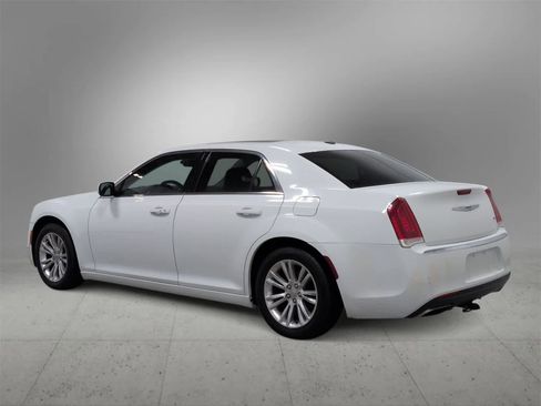 Used 2016 Chrysler 300 Touring w/ Limited Group image 6