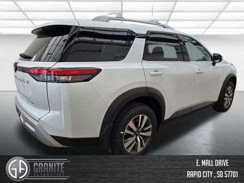 New 2025 Nissan Pathfinder SL image 5