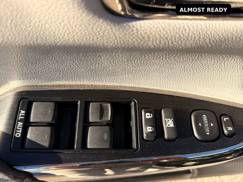 Used 2013 Toyota Avalon XLE Touring image 19