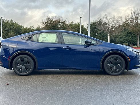 New 2026 Toyota Prius Plug-In Hybrid FWD image 3