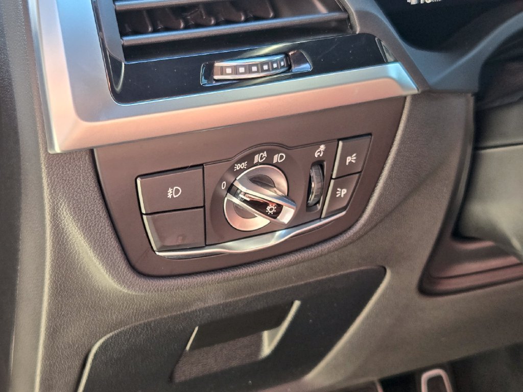 Used 2021 BMW X4 M40i w/ Premium Package AWD/4WD image 17