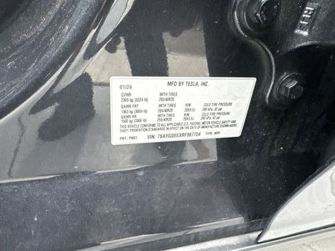 Used 2024 Tesla Model Y Long Range AWD/4WD image 86