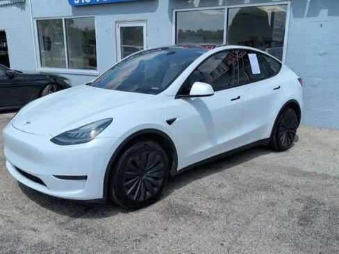 Used 2022 Tesla Model Y Long Range AWD/4WD image 2