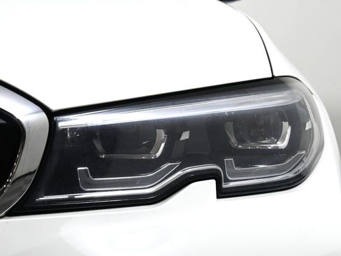 Used 2020 BMW 330i xDrive 330i xDrive w/ Convenience Package image 11