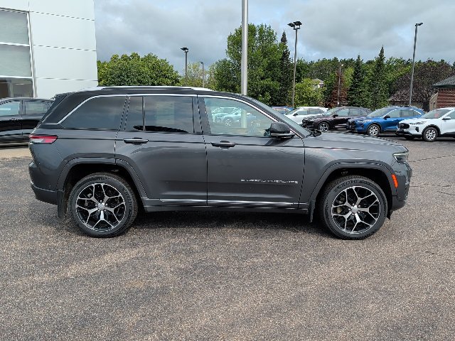 Used 2022 Jeep Grand Cherokee Summit AWD/4WD image 8