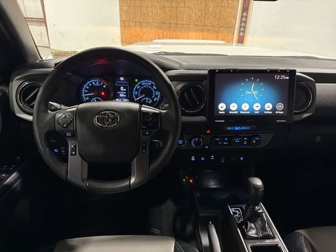 Used 2022 Toyota Tacoma TRD Sport w/ Technology Package image 33