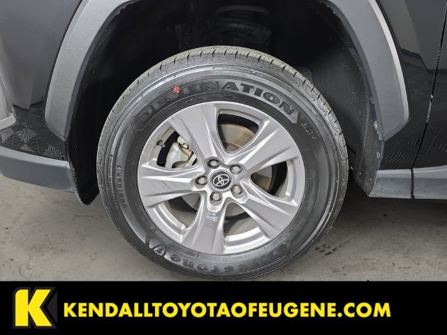 Used 2025 Toyota RAV4 XLE AWD/4WD image 9