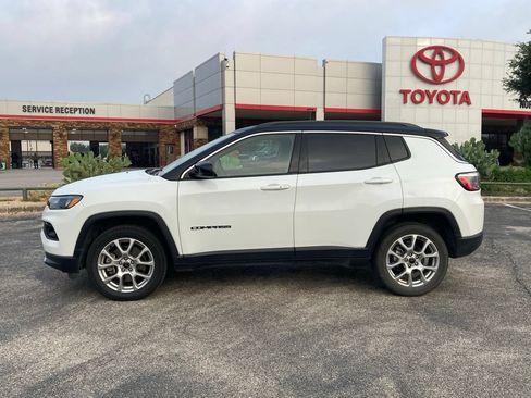 Used 2025 Jeep Compass Limited AWD/4WD image 8
